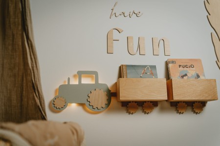 drewniana półka w kształcie traktora