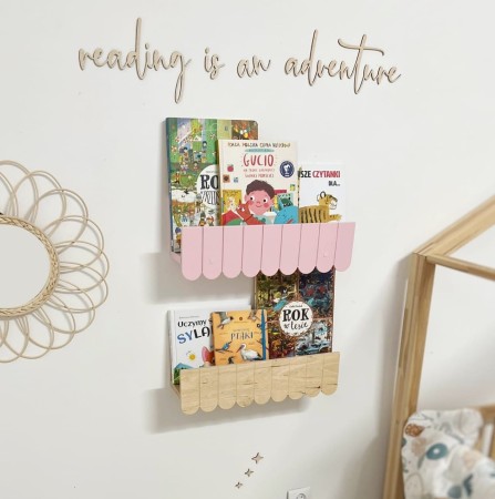 półka z falbanką na książki