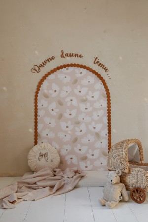 dekoracja ścienna pokój dziecka łuk z półkami