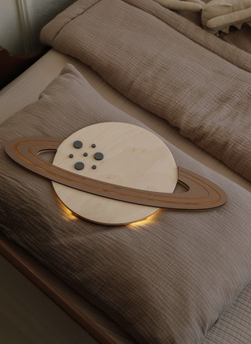 Przejdź do produktu Saturn drewniana lampka nocna do pokoju dziecięcego 