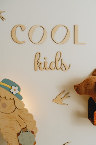 Przejdź do produktu Drewniany napis do pokoju dziecięcego "cool kids"
