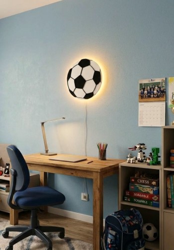 Przejdź do produktu Drewniana lampka nocna kinkiet do pokoju dziecięcego piłka nożna