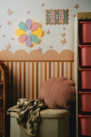 Dekoracyjna falbanka do regału IKEA TROFAST pionowego, drewniana listwa z gumkami montażowymi, wykonana w Polsce.