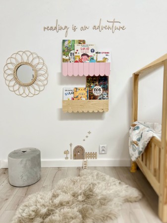 drewniana półka na książki dla dzieci