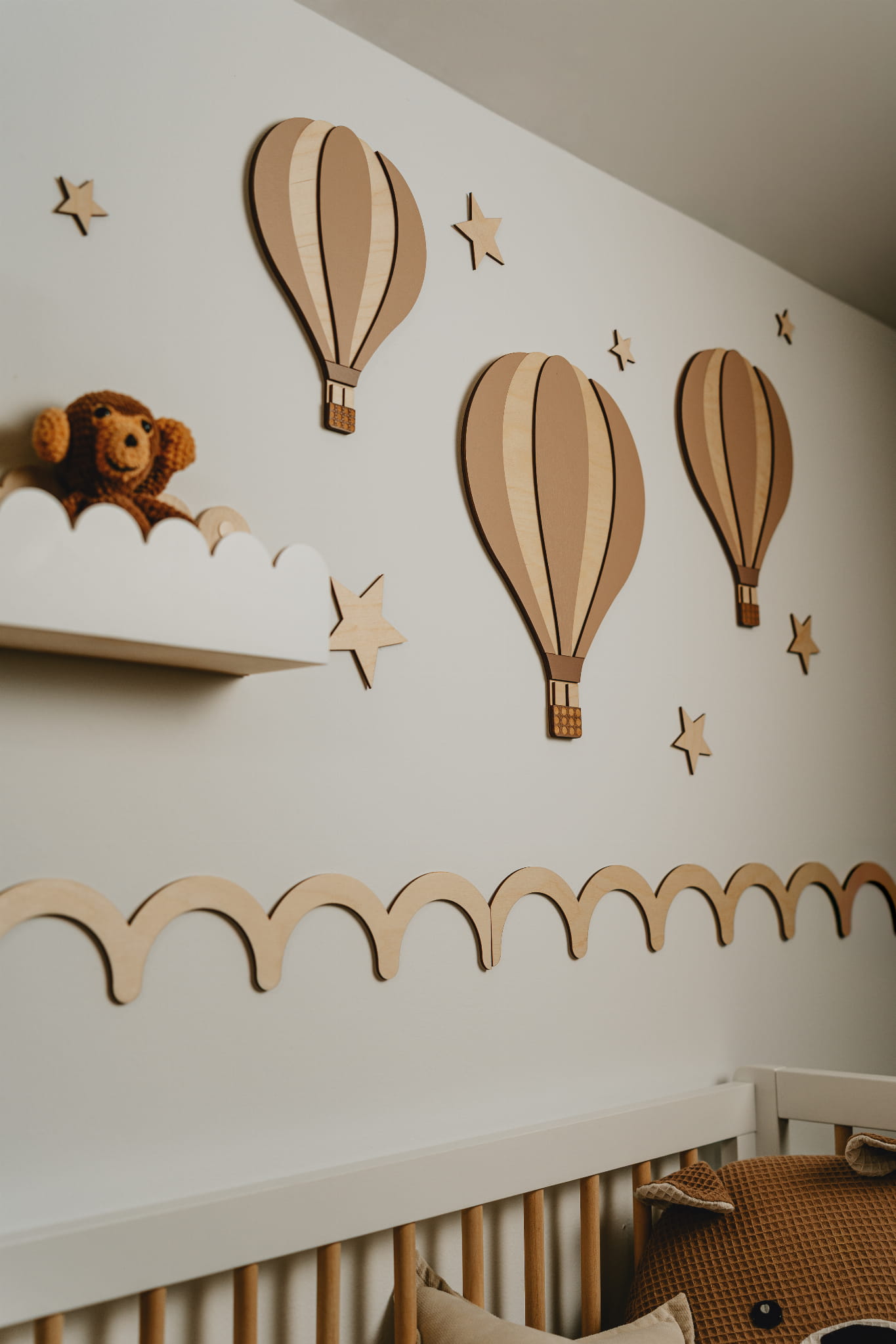 Drewniana dekoracja ścienna do pokoju dziecięcego balony
