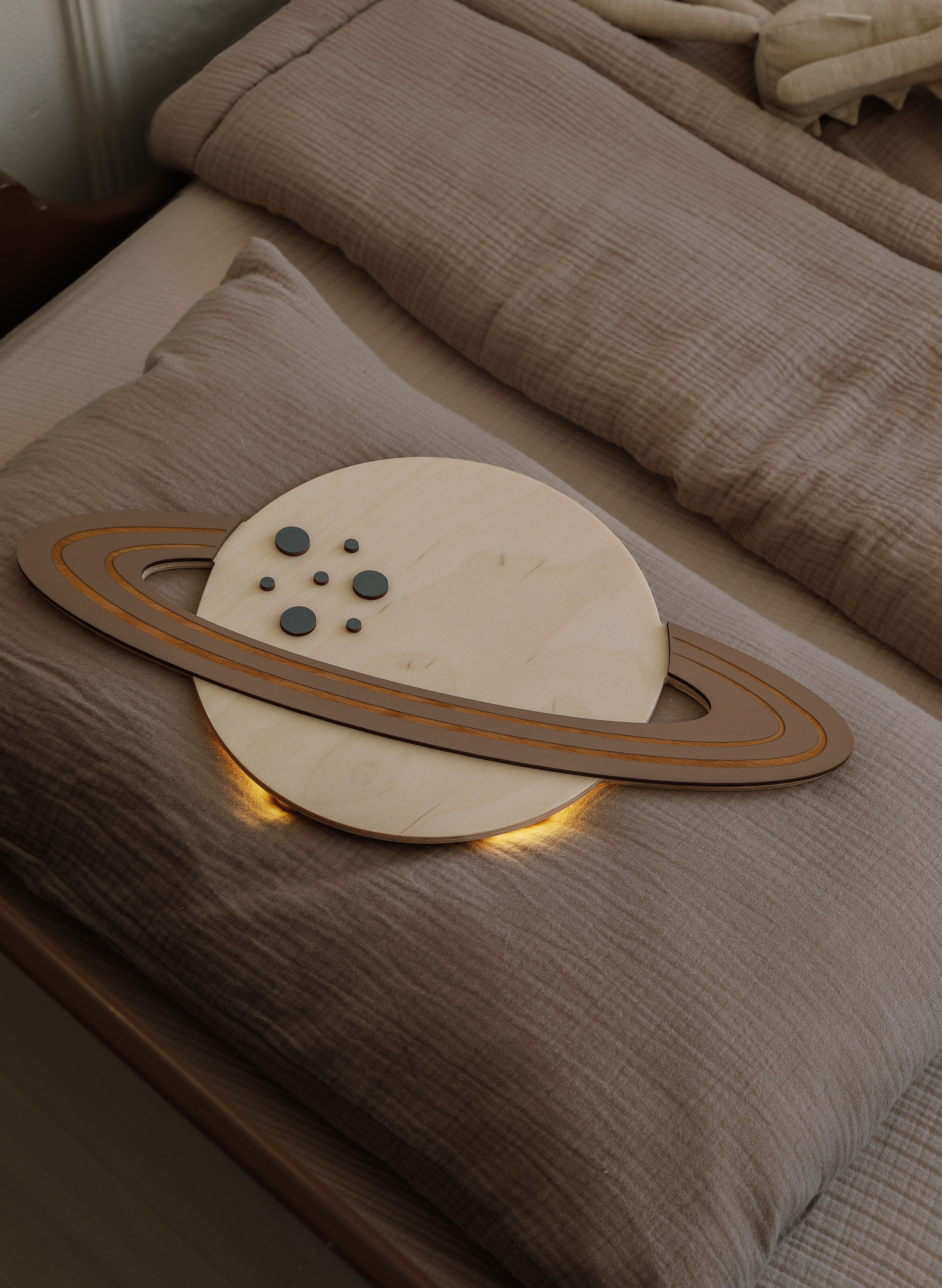 Saturn drewniana lampka nocna do pokoju dziecięcego 