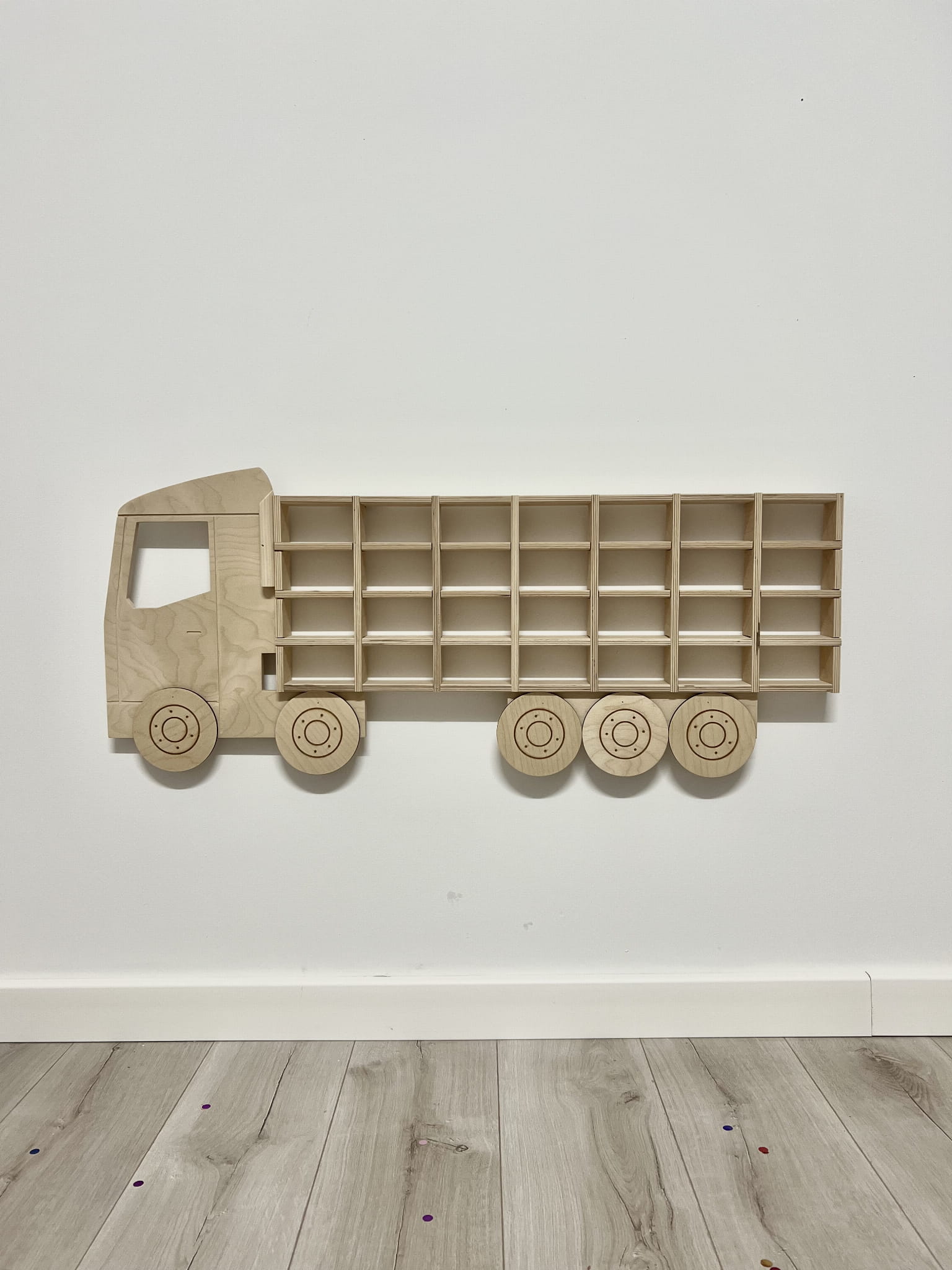 Drewniana półka na hot wheels TIR standard naturalny do pokoju dziecięcego bez podświetlenia