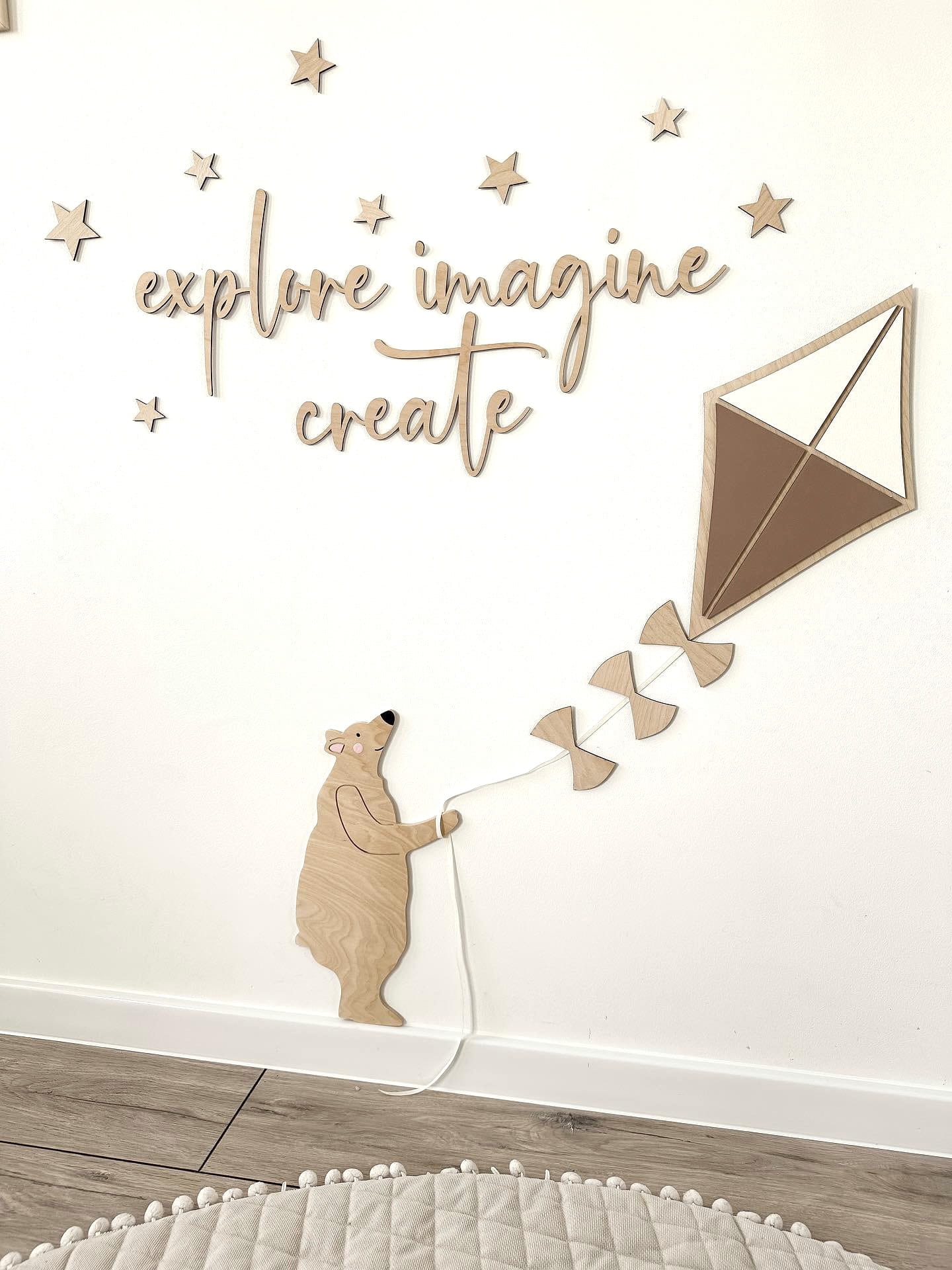 Drewniane napisy do pokoju dziecięcego "explore, imagines, create"