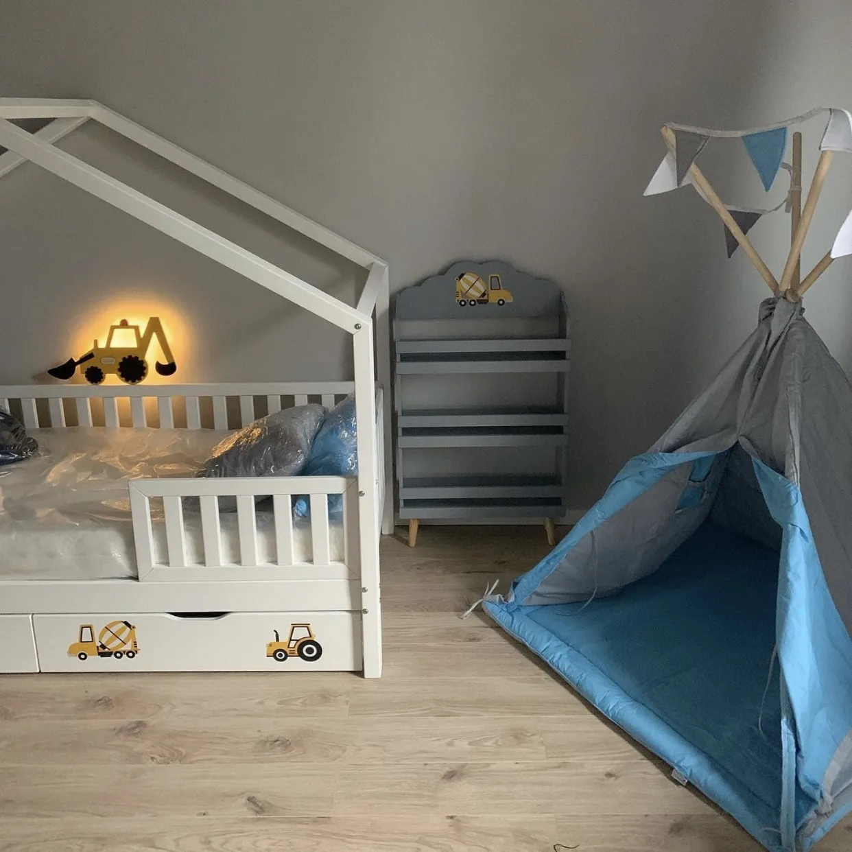 lampka nocna maszyna budowlana